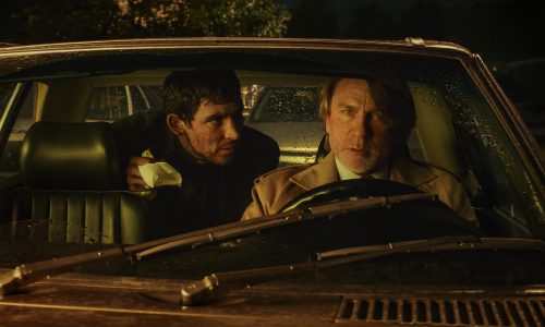 PUÑALES POR LA ESPALDA: DE ENTRE LOS MUERTOS